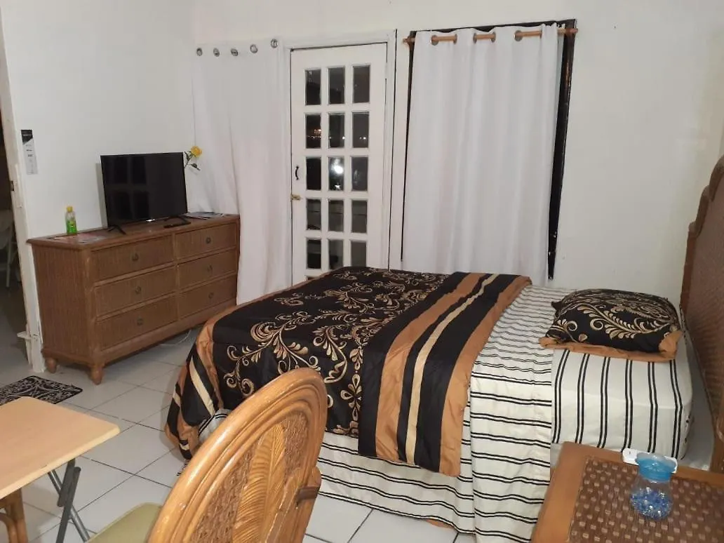 Calinago Friendly Family Sxm Bed and Breakfast Philipsburg  Bed & Breakfast Philipsburg (Sint Maarten)