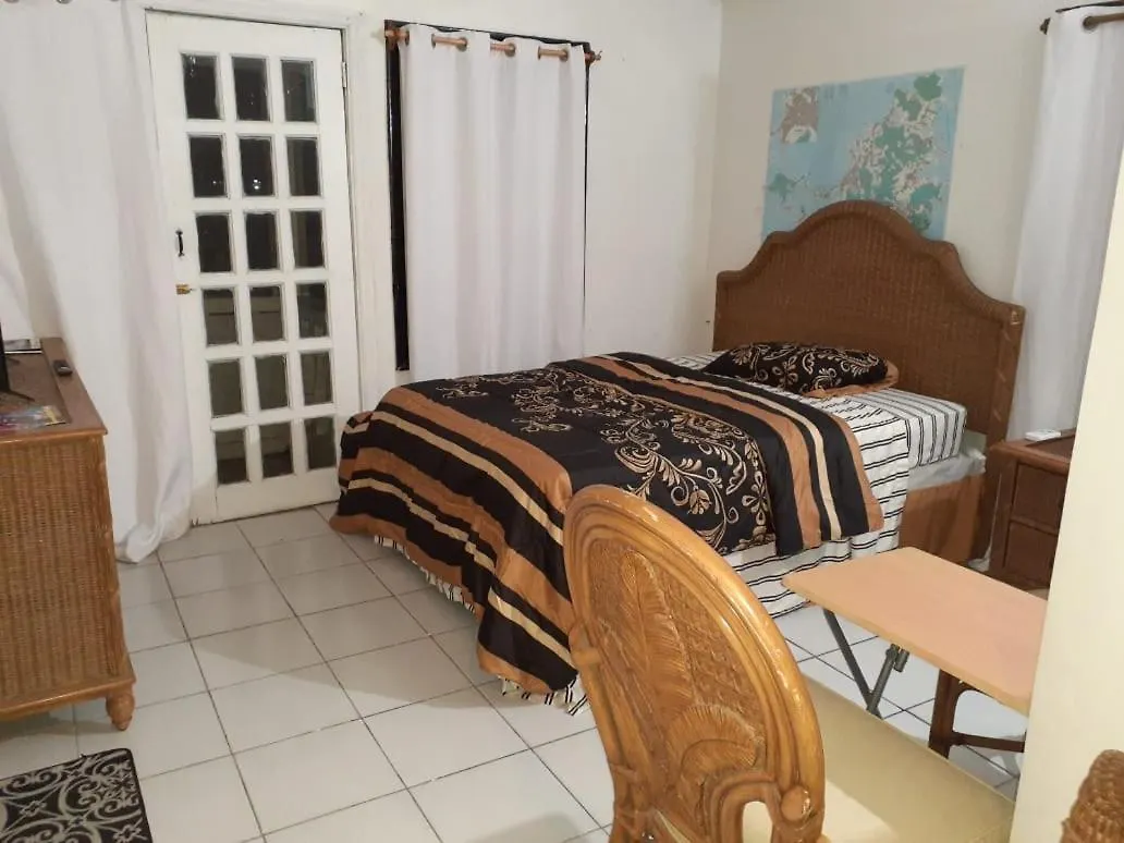 Bed & Breakfast Calinago Friendly Family Sxm Bed and Breakfast Philipsburg  Sint Maarten